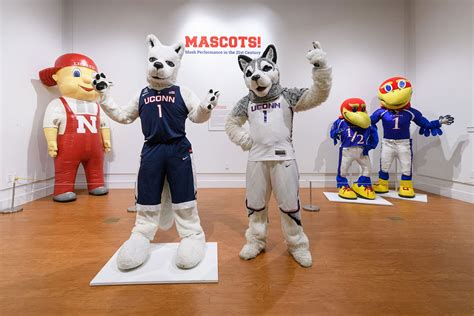 Mascots olaying footvall